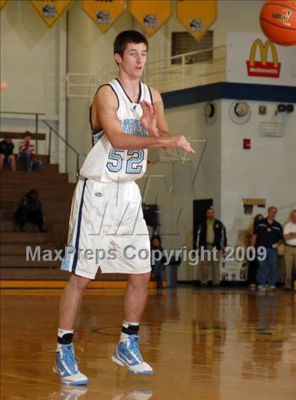 Thumbnail 2 in Pinckneyville vs. Vashon (Best of the Midwest Shootout) photogallery.