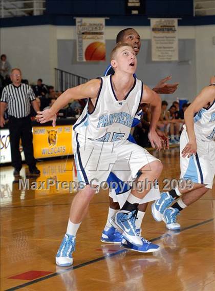 Thumbnail 2 in Pinckneyville vs. Vashon (Best of the Midwest Shootout) photogallery.
