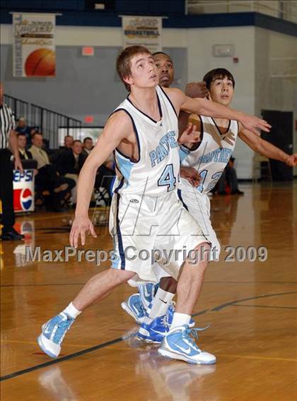 Thumbnail 2 in Pinckneyville vs. Vashon (Best of the Midwest Shootout) photogallery.