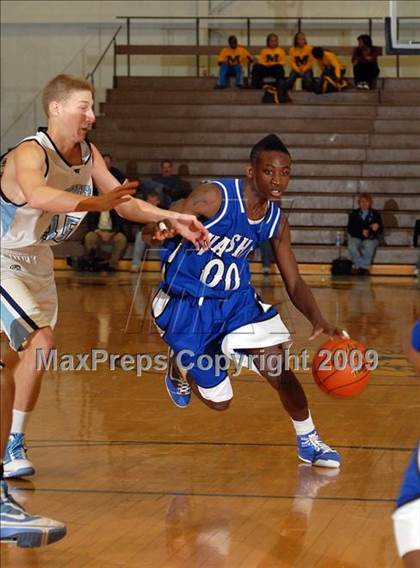 Thumbnail 3 in Pinckneyville vs. Vashon (Best of the Midwest Shootout) photogallery.