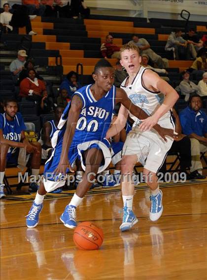 Thumbnail 3 in Pinckneyville vs. Vashon (Best of the Midwest Shootout) photogallery.