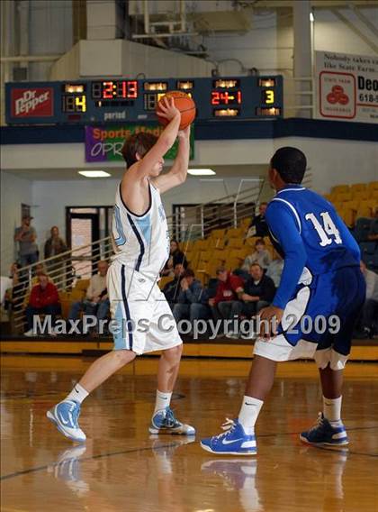 Thumbnail 3 in Pinckneyville vs. Vashon (Best of the Midwest Shootout) photogallery.