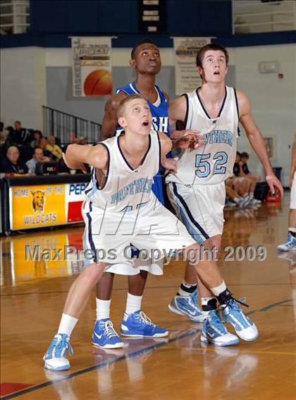 Thumbnail 2 in Pinckneyville vs. Vashon (Best of the Midwest Shootout) photogallery.