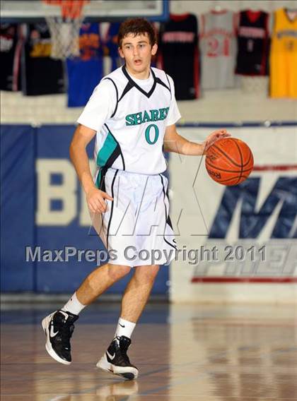 Thumbnail 2 in Crenshaw vs. Santiago (MaxPreps Holiday Classic) photogallery.