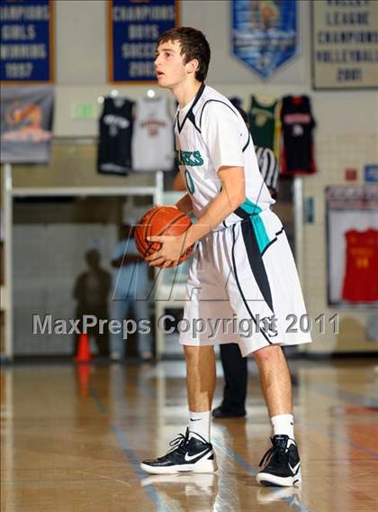 Thumbnail 3 in Crenshaw vs. Santiago (MaxPreps Holiday Classic) photogallery.