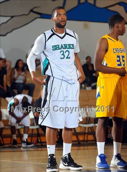 Thumbnail 1 in Crenshaw vs. Santiago (MaxPreps Holiday Classic) photogallery.