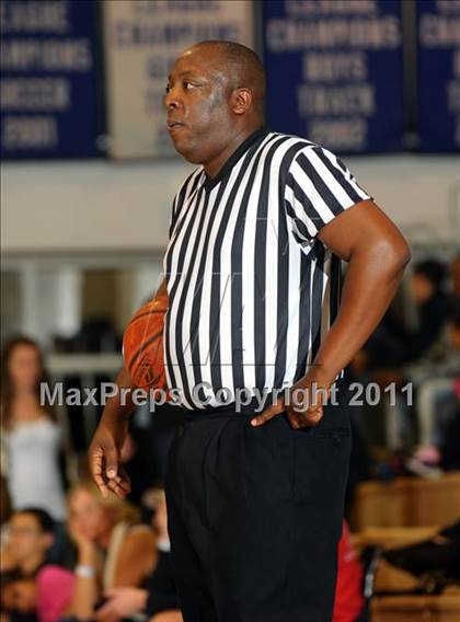 Thumbnail 3 in Crenshaw vs. Santiago (MaxPreps Holiday Classic) photogallery.