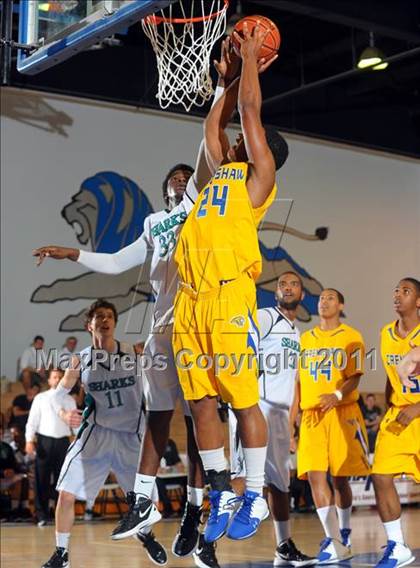 Thumbnail 2 in Crenshaw vs. Santiago (MaxPreps Holiday Classic) photogallery.