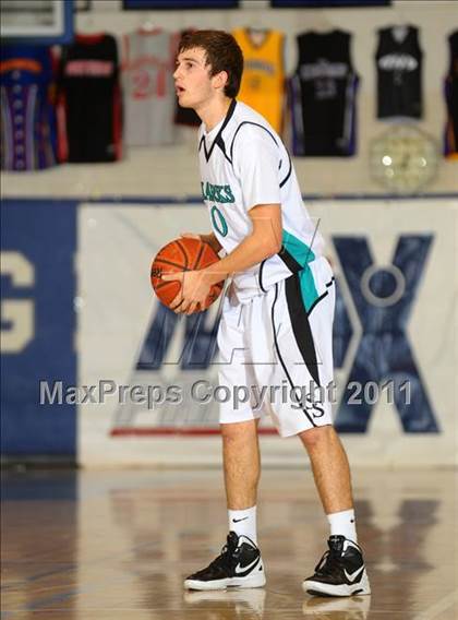 Thumbnail 3 in Crenshaw vs. Santiago (MaxPreps Holiday Classic) photogallery.