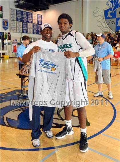 Thumbnail 1 in Crenshaw vs. Santiago (MaxPreps Holiday Classic) photogallery.