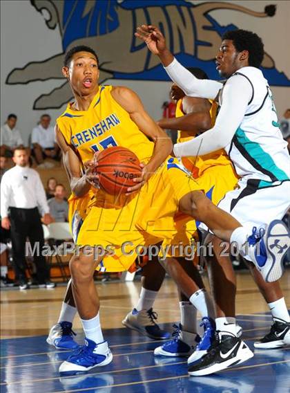 Thumbnail 1 in Crenshaw vs. Santiago (MaxPreps Holiday Classic) photogallery.