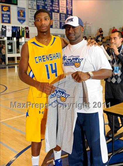 Thumbnail 2 in Crenshaw vs. Santiago (MaxPreps Holiday Classic) photogallery.