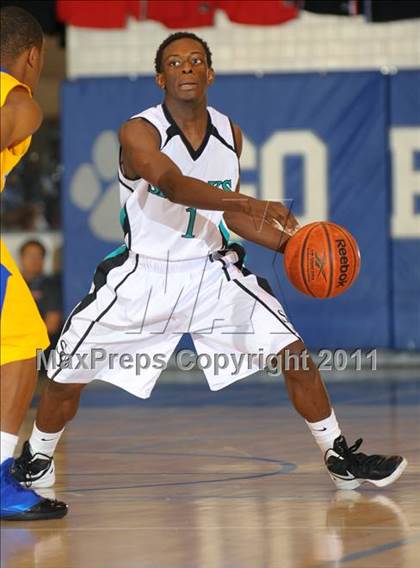 Thumbnail 2 in Crenshaw vs. Santiago (MaxPreps Holiday Classic) photogallery.