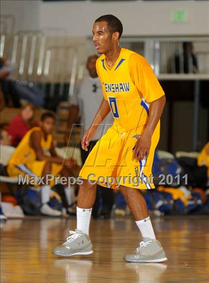 Thumbnail 3 in Crenshaw vs. Santiago (MaxPreps Holiday Classic) photogallery.