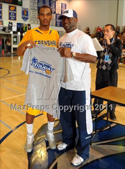 Thumbnail 3 in Crenshaw vs. Santiago (MaxPreps Holiday Classic) photogallery.