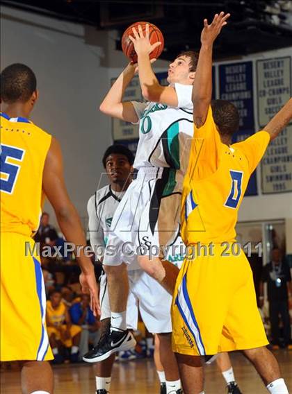 Thumbnail 2 in Crenshaw vs. Santiago (MaxPreps Holiday Classic) photogallery.