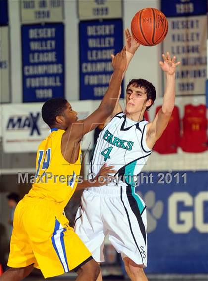 Thumbnail 2 in Crenshaw vs. Santiago (MaxPreps Holiday Classic) photogallery.