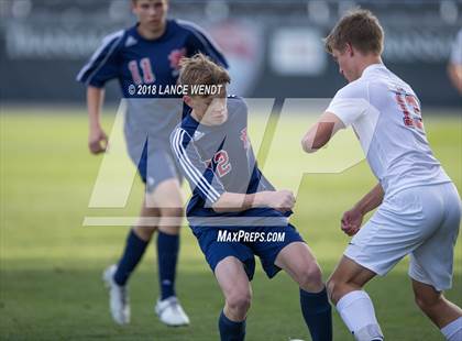 Thumbnail 2 in Liberty Common vs. Kent Denver (CHSAA 3A State Final) photogallery.