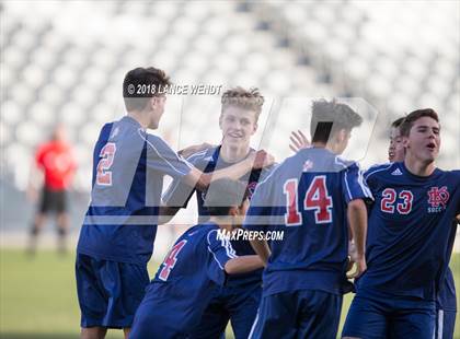 Thumbnail 3 in Liberty Common vs. Kent Denver (CHSAA 3A State Final) photogallery.