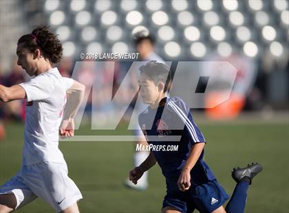 Thumbnail 2 in Liberty Common vs. Kent Denver (CHSAA 3A State Final) photogallery.