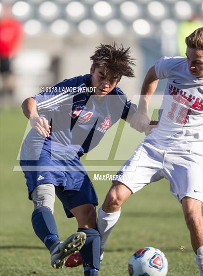 Thumbnail 2 in Liberty Common vs. Kent Denver (CHSAA 3A State Final) photogallery.