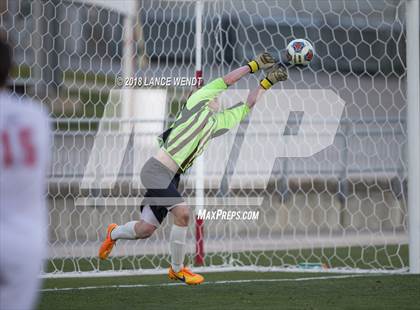 Thumbnail 2 in Liberty Common vs. Kent Denver (CHSAA 3A State Final) photogallery.