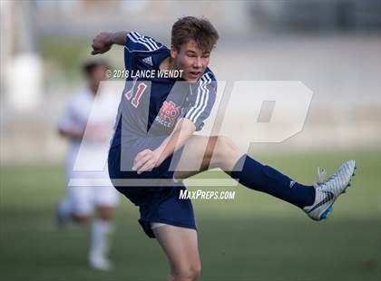 Thumbnail 3 in Liberty Common vs. Kent Denver (CHSAA 3A State Final) photogallery.