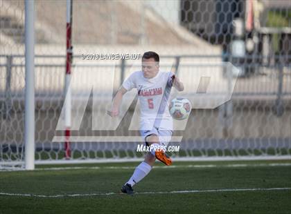 Thumbnail 2 in Liberty Common vs. Kent Denver (CHSAA 3A State Final) photogallery.