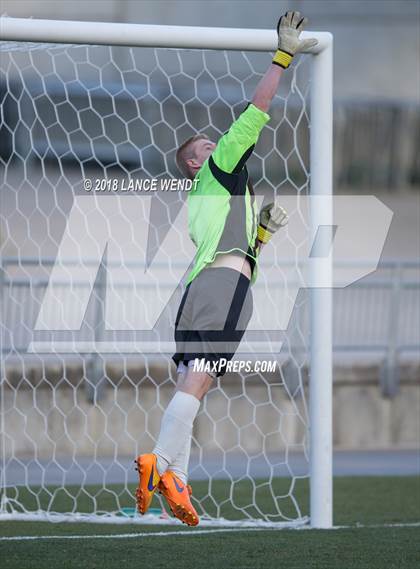 Thumbnail 2 in Liberty Common vs. Kent Denver (CHSAA 3A State Final) photogallery.