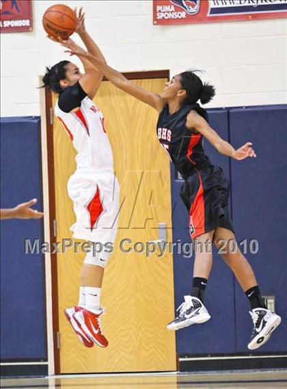 Thumbnail 1 in Bolingbrook vs. Mater Dei (Nike Tournament of Champions) photogallery.