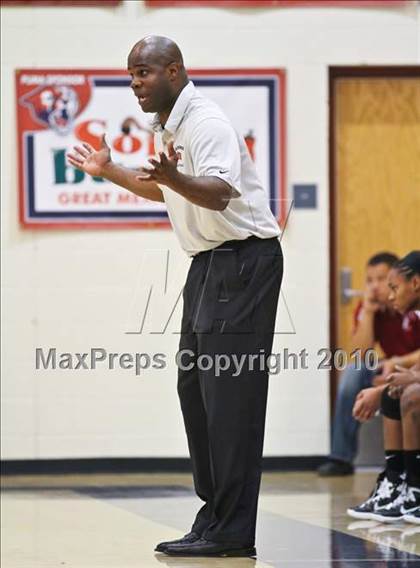 Thumbnail 1 in Bolingbrook vs. Mater Dei (Nike Tournament of Champions) photogallery.
