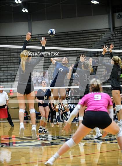 Thumbnail 3 in Vandegrift vs. O'Connor (UIL Region 4 Semi-Final) photogallery.