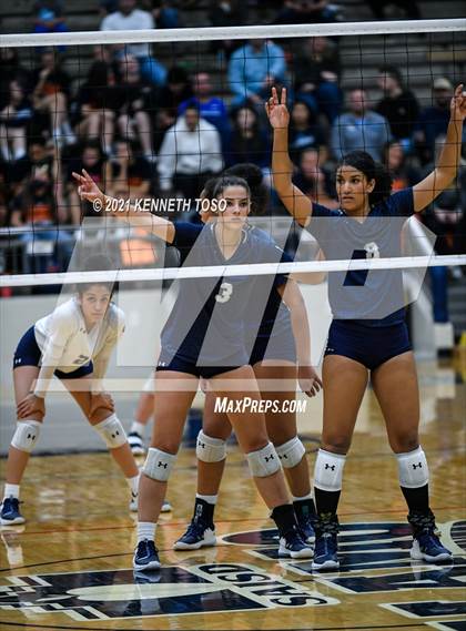 Thumbnail 3 in Vandegrift vs. O'Connor (UIL Region 4 Semi-Final) photogallery.