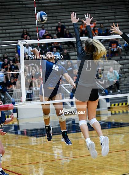Thumbnail 3 in Vandegrift vs. O'Connor (UIL Region 4 Semi-Final) photogallery.