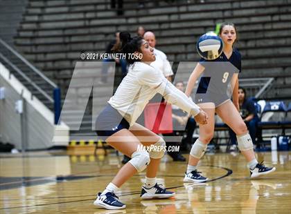 Thumbnail 2 in Vandegrift vs. O'Connor (UIL Region 4 Semi-Final) photogallery.