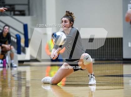Thumbnail 3 in Vandegrift vs. O'Connor (UIL Region 4 Semi-Final) photogallery.