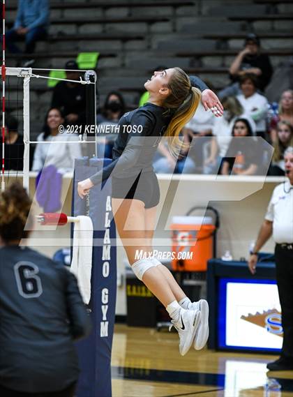 Thumbnail 2 in Vandegrift vs. O'Connor (UIL Region 4 Semi-Final) photogallery.