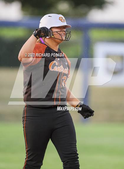 Thumbnail 1 in Clovis vs. Central (CIF CS Division I Championship) photogallery.