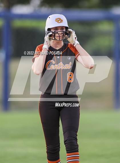 Thumbnail 2 in Clovis vs. Central (CIF CS Division I Championship) photogallery.