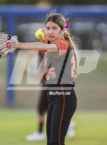 Thumbnail 3 in Clovis vs. Central (CIF CS Division I Championship) photogallery.