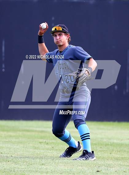 Thumbnail 1 in Villa Park vs. Huntington Beach (CIF SoCal Regional D1 Semi-Finals)  photogallery.