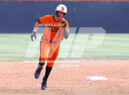 Thumbnail 3 in Villa Park vs. Huntington Beach (CIF SoCal Regional D1 Semi-Finals)  photogallery.