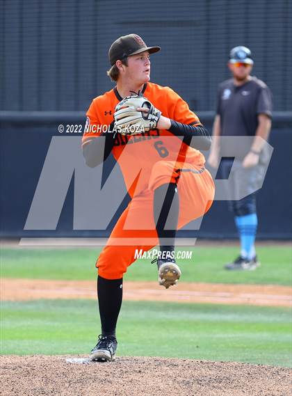 Thumbnail 3 in Villa Park vs. Huntington Beach (CIF SoCal Regional D1 Semi-Finals)  photogallery.