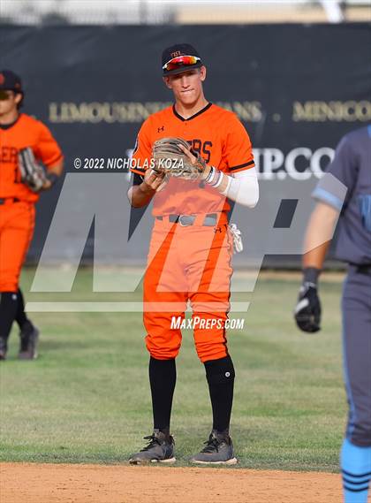 Thumbnail 2 in Villa Park vs. Huntington Beach (CIF SoCal Regional D1 Semi-Finals)  photogallery.