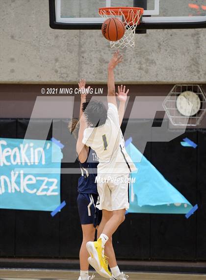 Thumbnail 1 in Capistrano Valley vs. Trabuco Hills (Aliso Niguel Classic) photogallery.