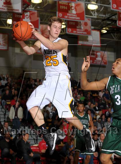 Thumbnail 3 in De La Salle vs. Foothill (Nike Extravaganza) photogallery.
