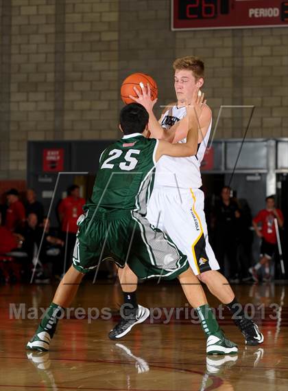 Thumbnail 3 in De La Salle vs. Foothill (Nike Extravaganza) photogallery.