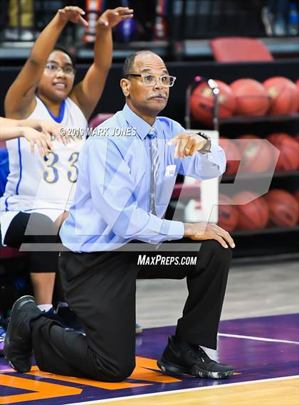 Thumbnail 2 in Baboquivari vs. Red Mesa (AIA 1A Semifinal) photogallery.
