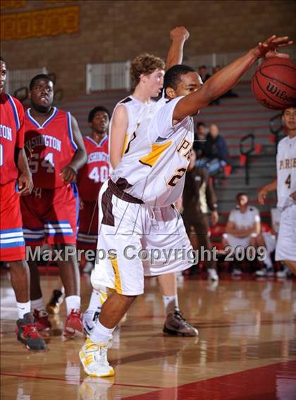 Thumbnail 2 in Washington vs Parker (MaxPreps Holiday Classic) photogallery.