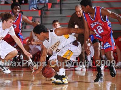 Thumbnail 1 in Washington vs Parker (MaxPreps Holiday Classic) photogallery.